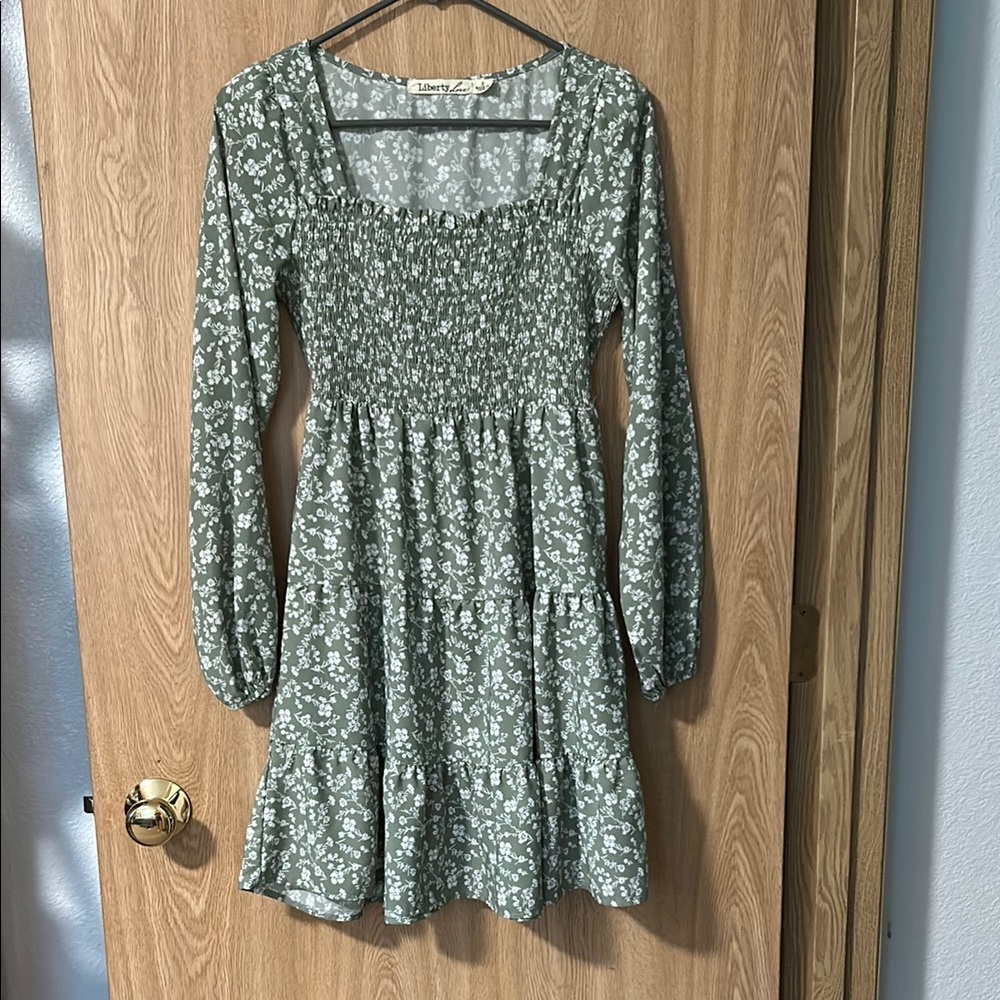 ABSOLUTE cutest summer dress.
